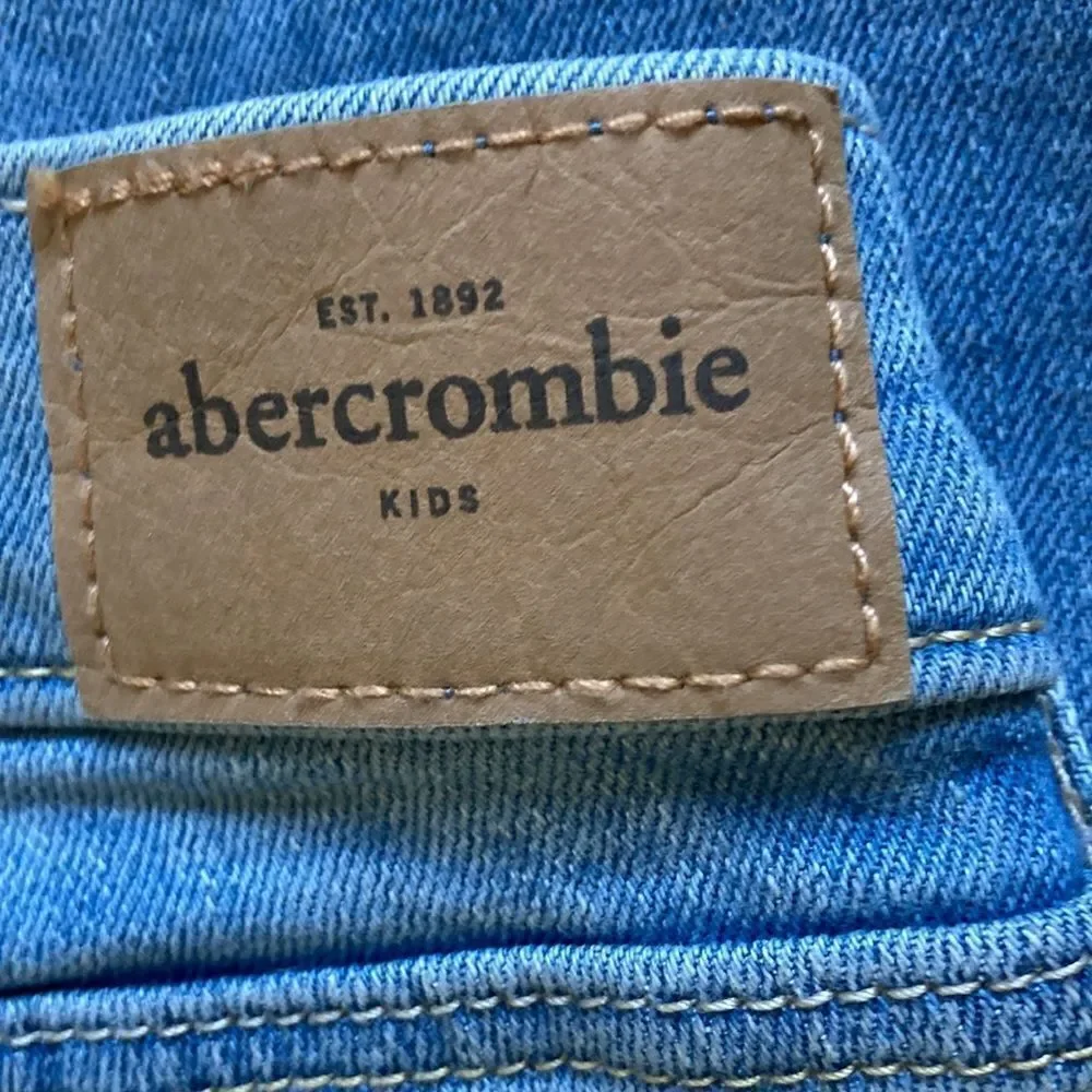 Abercrombie  Kids Light Wash Distressed Skinny Raw Hem Jeans Size 16
